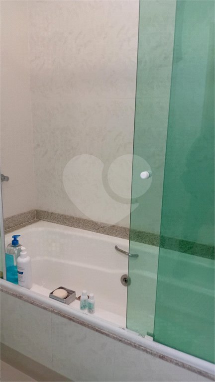 Sobrado à venda com 4 quartos, sendo 2 suítes,  em Vila Gilda, Santo André, SP