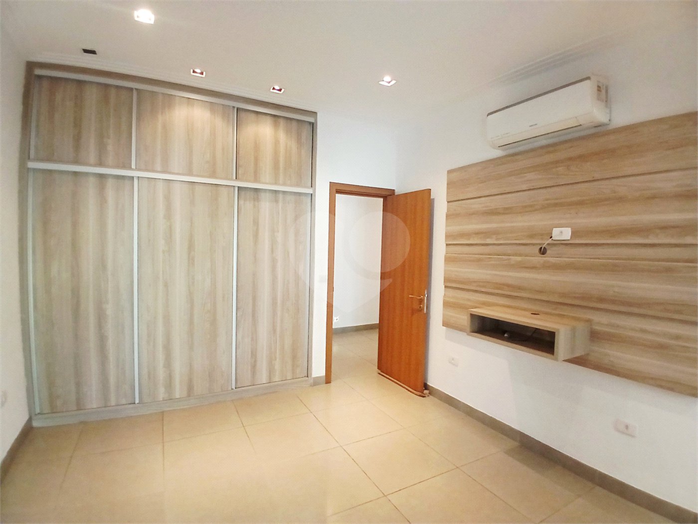 Casa Térrea à venda com 3 suítes em Anchieta, São Bernardo do Campo, SP