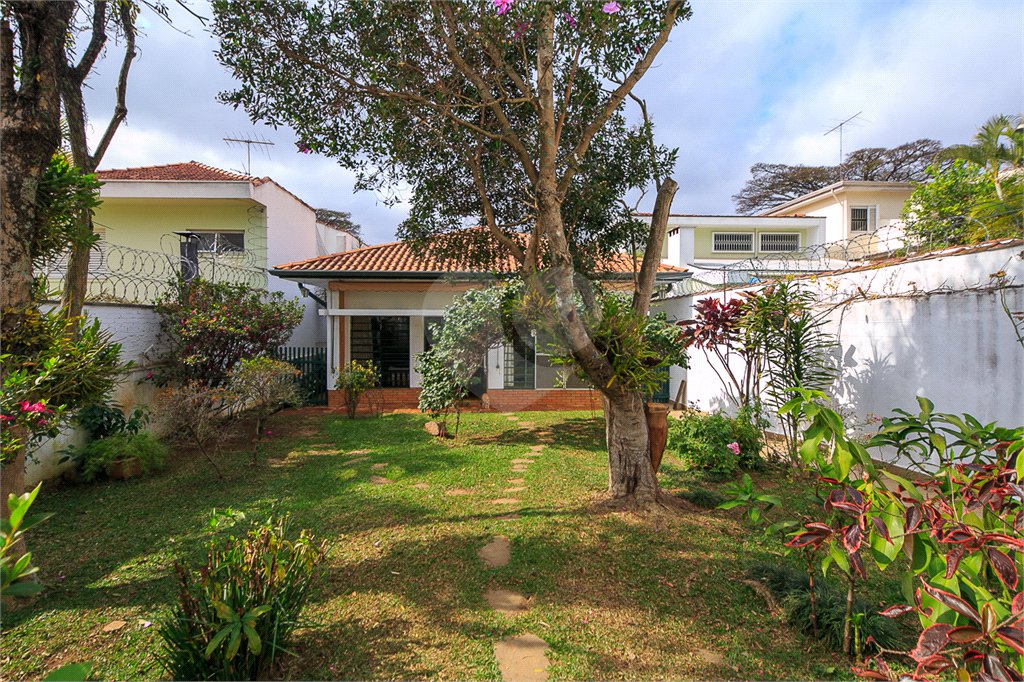 Casa Térrea à venda com 4 quartos em Campo Belo, São Paulo, SP
