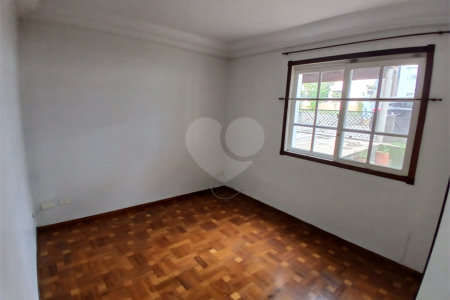 Casa à venda ou para alugar com 3 quartos, sendo 2 suítes, no condomínio Chácara das Rosas, São Paulo - SP