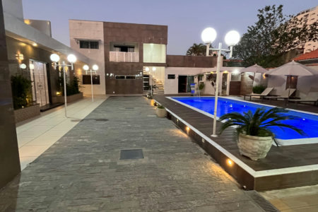 Casa à venda com 8 quartos, sendo 2 suítes, em Flórida, Praia Grande, SP