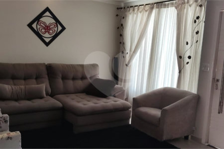 Casa à venda com 3 quartos, sendo 2 suítes,  no condomínio Parque das Figueiras, Mogi das Cruzes - SP