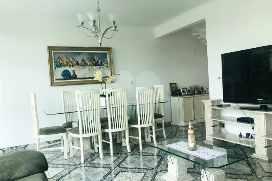 Sobrado à venda com 3 quartos, sendo 1 suíte, em Vila Romero, São Paulo, SP