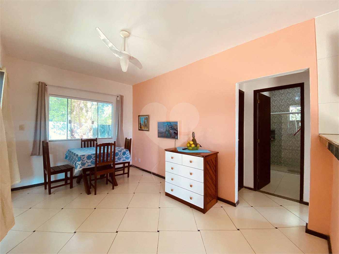 Casa em condomínio para alugar com 2 quartos, sendo 1 suíte, em Caravelas, Armação dos Búzios, RJ