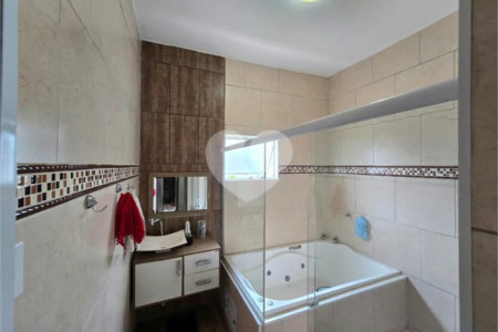 Chácara à venda com 3 quartos, sendo 1 suíte, em Cercadinho, Alambari, SP