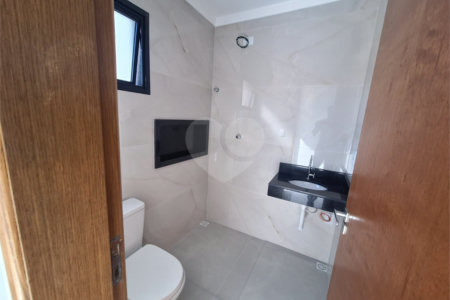 Sobrado à venda com 3 quartos, sendo 1 suíte, em Vila São Geraldo, São Paulo, SP