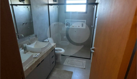 Sobrado à venda com 4 quartos, sendo 3 suítes,  em Jardim do Lago, Atibaia, SP