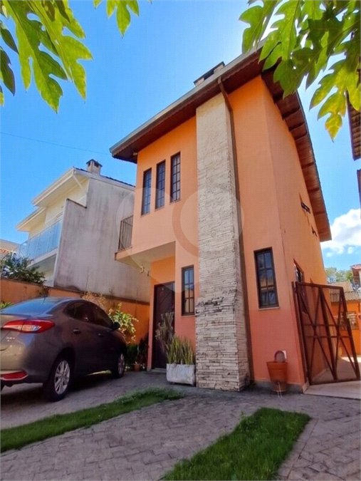 Casa à venda com 4 quartos, sendo 2 suítes,  em Vila Oliveira, Mogi das Cruzes, SP