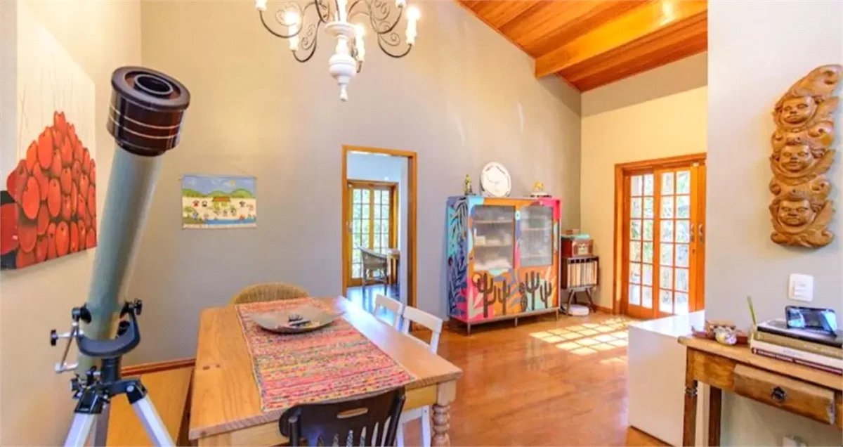 Casa à venda com 4 quartos, sendo 2 suítes, em Granja Viana, Cotia, SP