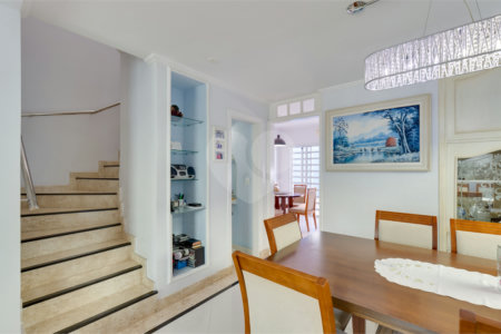 Casa à venda com 3 quartos, sendo 1 suíte, em Santo Amaro, São Paulo, SP