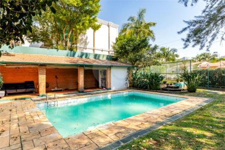 Casa à venda com 3 quartos, sendo 2 suítes,  em Alto da Boa Vista, São Paulo, SP