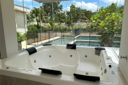 Casa à venda com 5 quartos, sendo 4 suítes,  no condomínio Residencial Vila do Itamaraca, Valinhos - SP