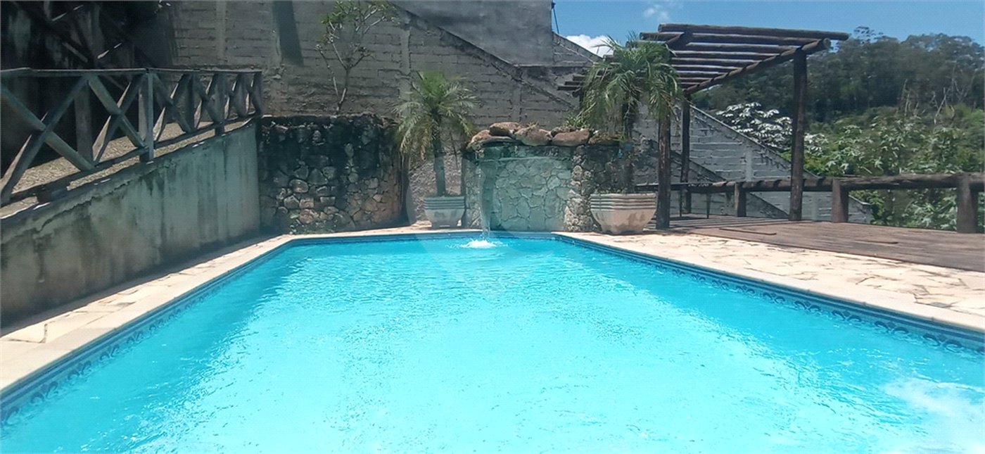 Casa à venda com 5 quartos, sendo 1 suíte, em Roseira, Mairiporã, SP