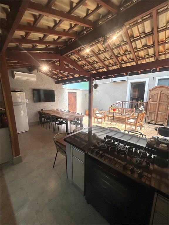 Casa à venda com 3 suítes no condomínio Braziliana, Valinhos - SP