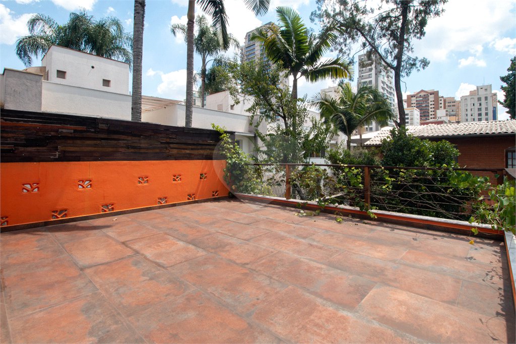 Sobrado à venda com 3 quartos, sendo 1 suíte, em Brooklin Velho, São Paulo, SP
