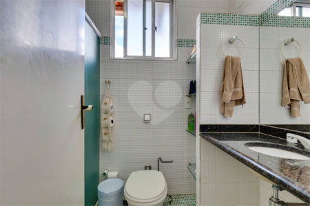 Sobrado à venda com 4 quartos, sendo 1 suíte, em Alto da Boa Vista, São Paulo, SP