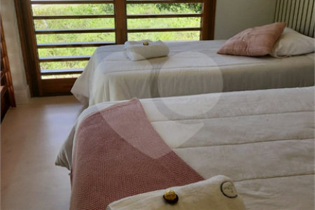 Casa à venda com 4 quartos, sendo 2 suítes,  no condomínio Praia Bella, Mata de São João - BA