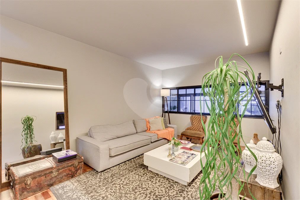 Casa de Vila à venda com 5 quartos, sendo 3 suítes, em Jardim Hípico, São Paulo, SP