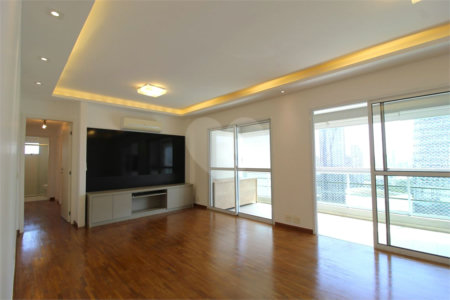 Apartamento à venda com 3 quartos, sendo 1 suíte,  em Vila Olímpia, São Paulo, SP