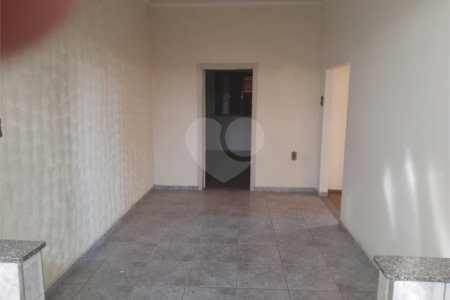 Casa térrea a venda na região central de São Carlos