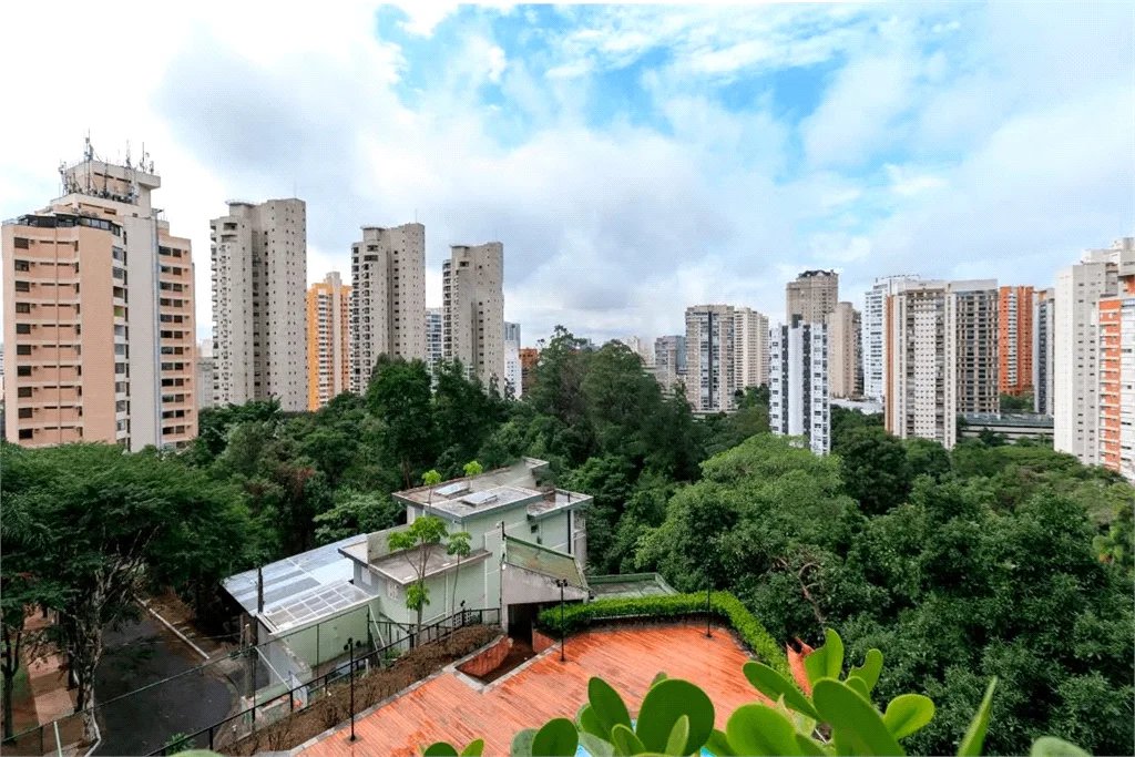 Apartamento à venda com 4 quartos, sendo 2 suítes,  em Paraíso do Morumbi, São Paulo, SP