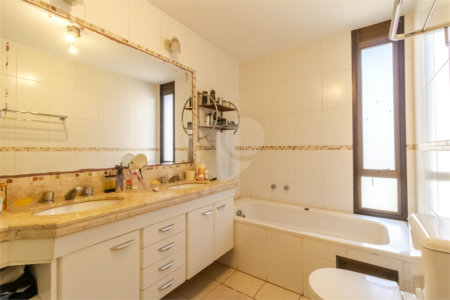 Apartamento à venda com 3 suítes em Itaim Bibi, São Paulo, SP