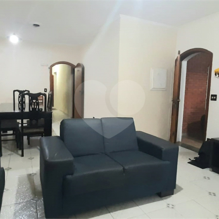 Casa à venda com 3 quartos, sendo 1 suíte, em Vila Nivi, São Paulo, SP