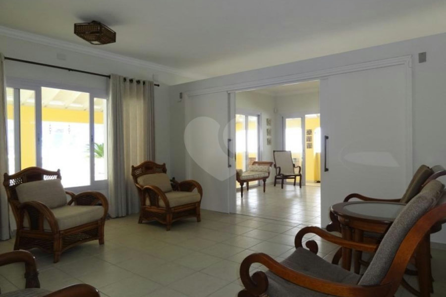 Casa à venda com 4 suítes no condomínio Jardim Ibiratiba, São Paulo - SP