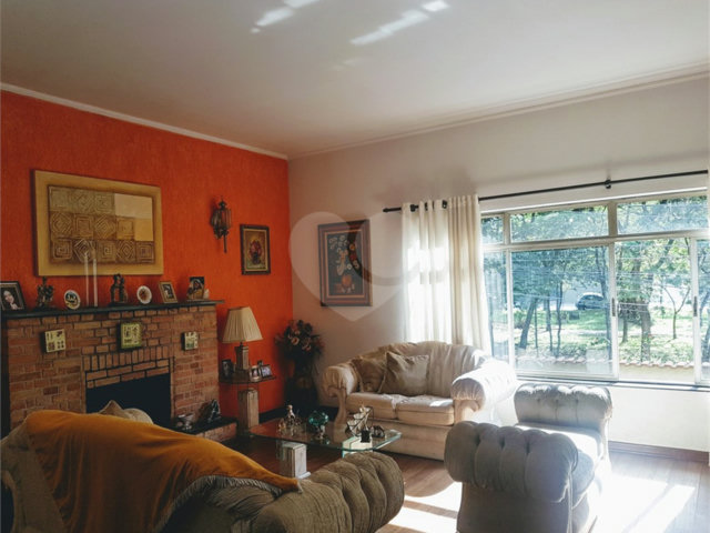 Sobrado à venda com 3 quartos, sendo 2 suítes,  em Chácara Monte Alegre, São Paulo, SP