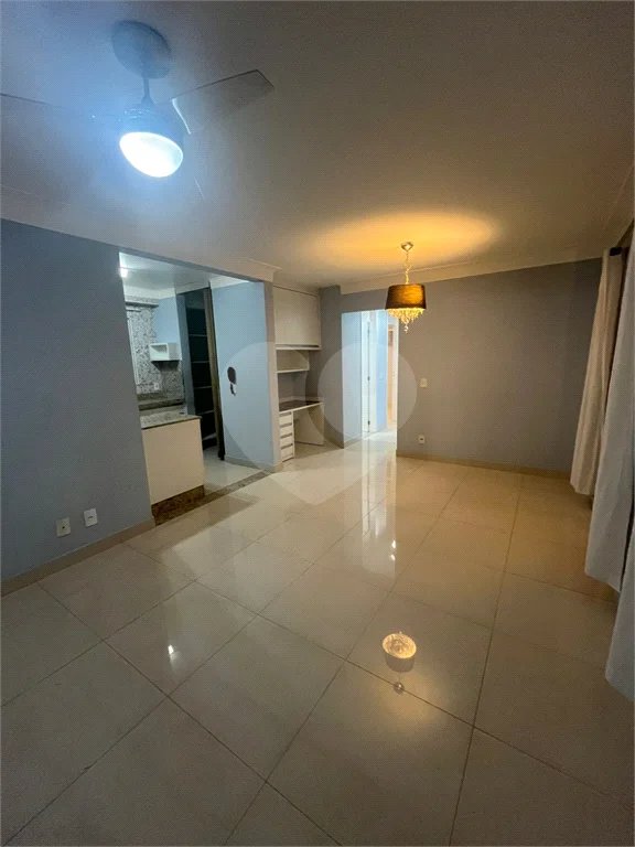 Apartamento 3 dormitórios no Avalon