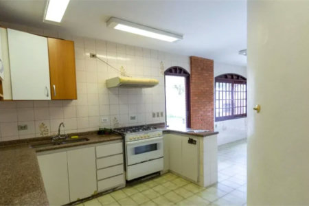 Casa à venda com 4 quartos, sendo 1 suíte,  em Vila Tiradentes, São Paulo, SP