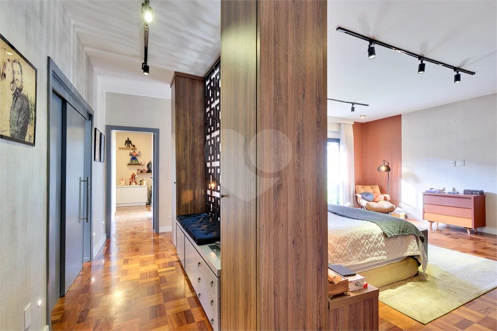 Casa à venda com 4 suítes em Granja Julieta, São Paulo, SP