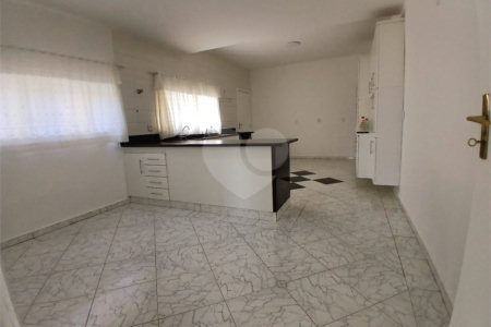 Casa à venda com 4 quartos, sendo 2 suítes, no condomínio Flamboyant, Atibaia - SP