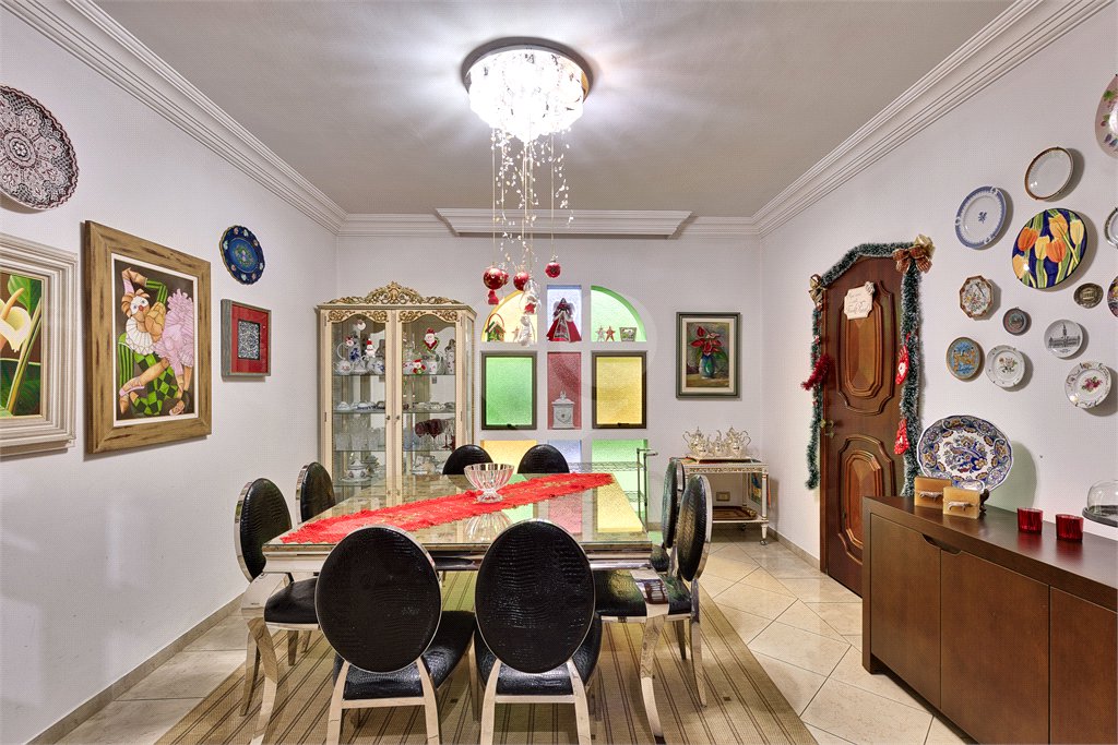 Casa à venda com 5 quartos, sendo 4 suítes, em Alto da Boa Vista, São Paulo, SP