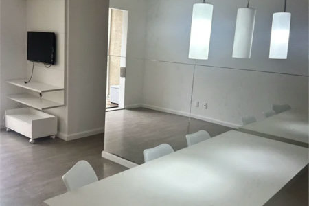 Apartamento à venda com 3 quartos, sendo 1 suíte,  em Vila Andrade, São Paulo, SP
