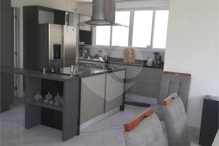 Casa à venda com 3 suítes em Moinho Velho, Cotia, SP