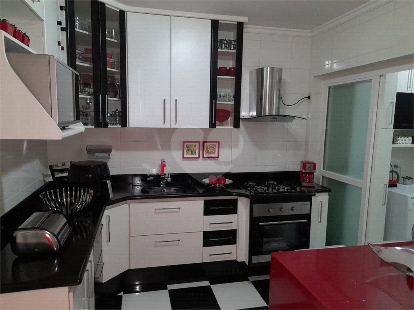 Apartamento à venda com 3 quartos, sendo 1 suíte,  no Centro, Mogi das Cruzes, SP
