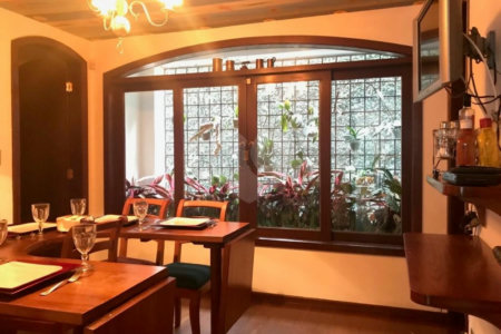 Casa à venda com 5 quartos, sendo 2 suítes,  em Jardim Everest, São Paulo, SP
