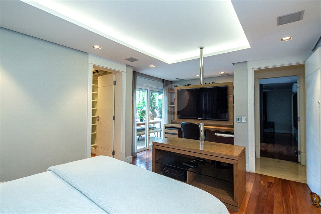 Casa à venda com 5 suítes em Jardim Cordeiro, São Paulo, SP