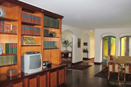 Casa à venda com 4 quartos, sendo 2 suítes,  em Jardim Leonor, São Paulo, SP