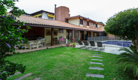 Casa à venda com 4 quartos, sendo 2 suítes,  no condomínio Ville Bourghese, São Paulo - SP