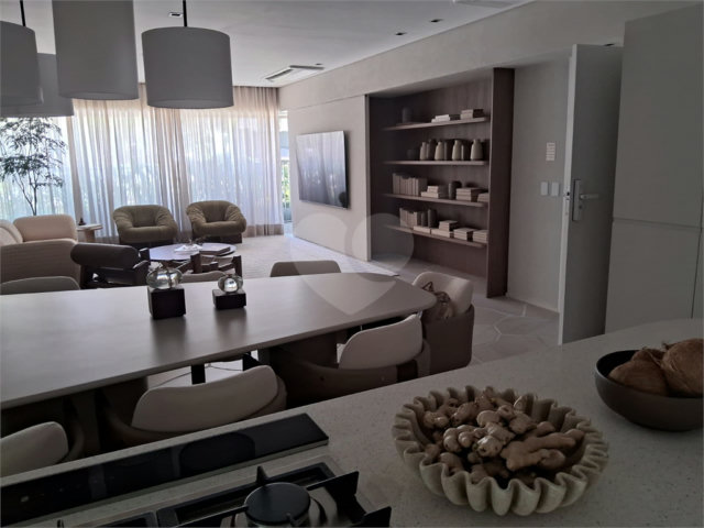Apartamento à venda com 3 suítes em Moema, São Paulo, SP