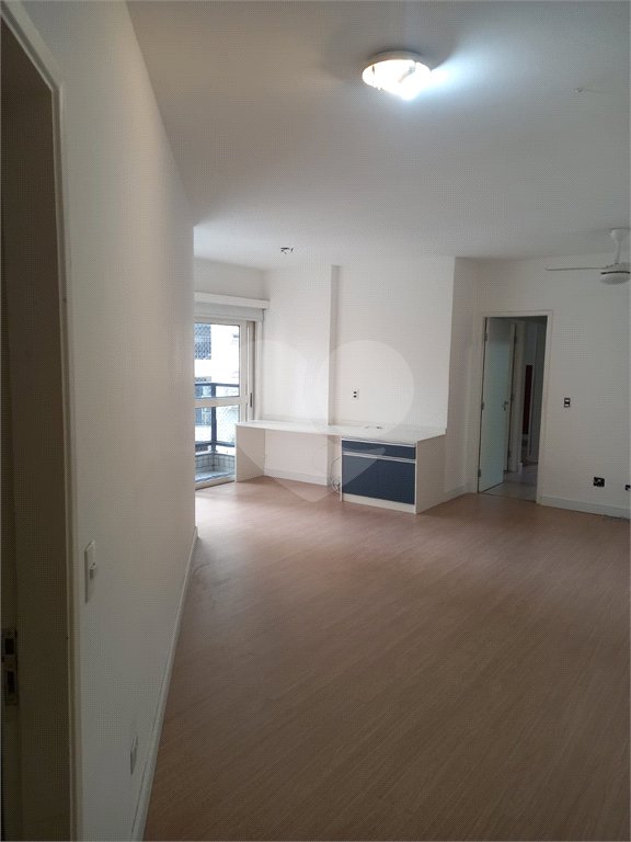 Apartamento à venda com 3 quartos, sendo 1 suíte,  em Vila Olímpia, São Paulo, SP