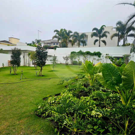 Casa á venda no condomínio Damha I
