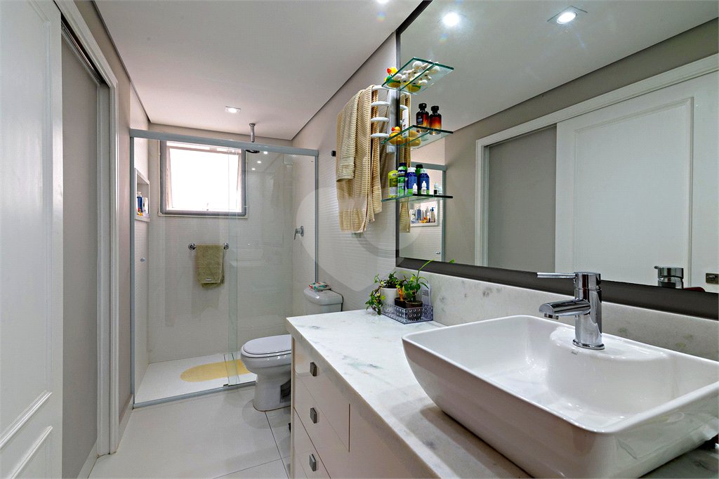 Apartamento à venda com 3 quartos, sendo 1 suíte, em Alto da Boa Vista, São Paulo, SP