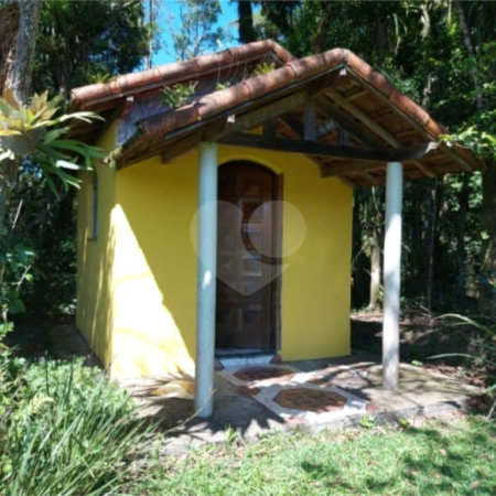 Sítio à venda com 5 quartos, sendo 1 suíte,  em Área Rural de Tapiraí, Tapiraí, SP