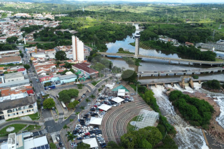 Casa à venda com 4 quartos, sendo 1 suíte, em Jardim Celani, Salto, SP