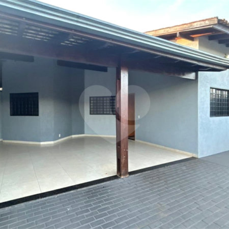 Casa à venda com 3 quartos, sendo 1 suíte,  em Ipê, Três Lagoas, MS