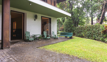 Casa à venda com 4 quartos, sendo 2 suítes,  em Alto de Pinheiros, São Paulo, SP