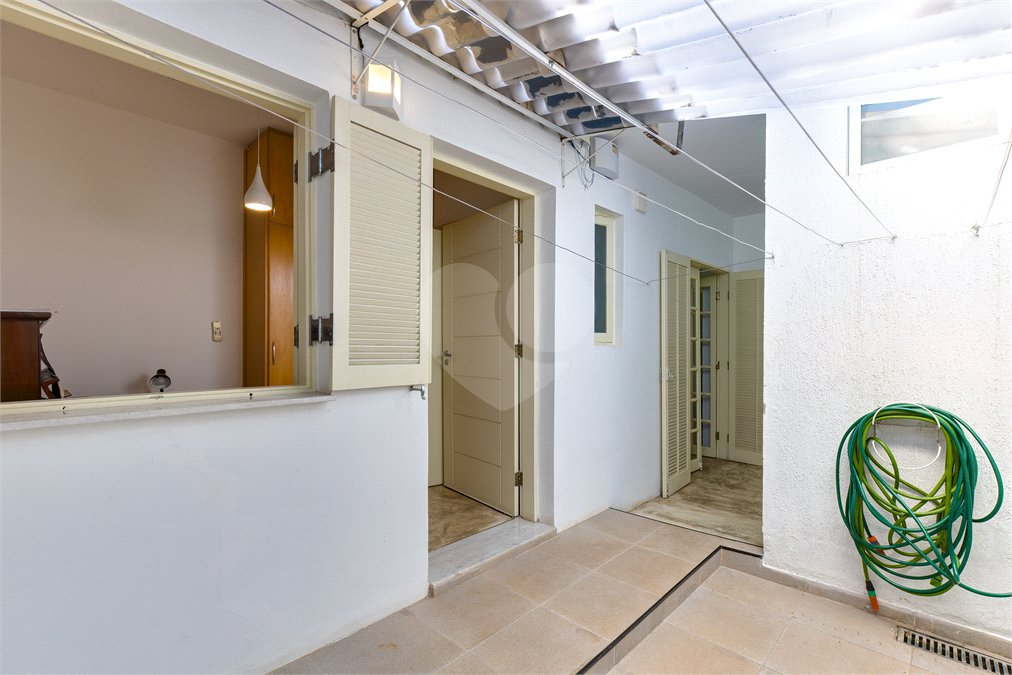 Casa de Vila à venda com 4 quartos, sendo 1 suíte, em Alto da Boa Vista, São Paulo, SP